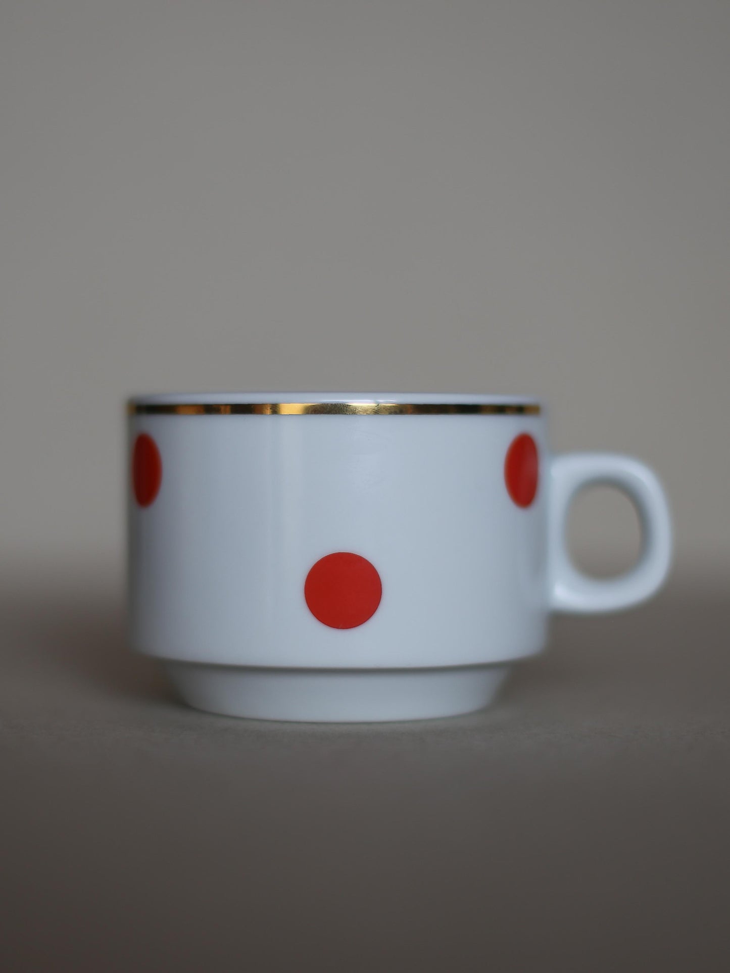 Presale – Retro Coffee Cup with Golden Rim ands Red Dots