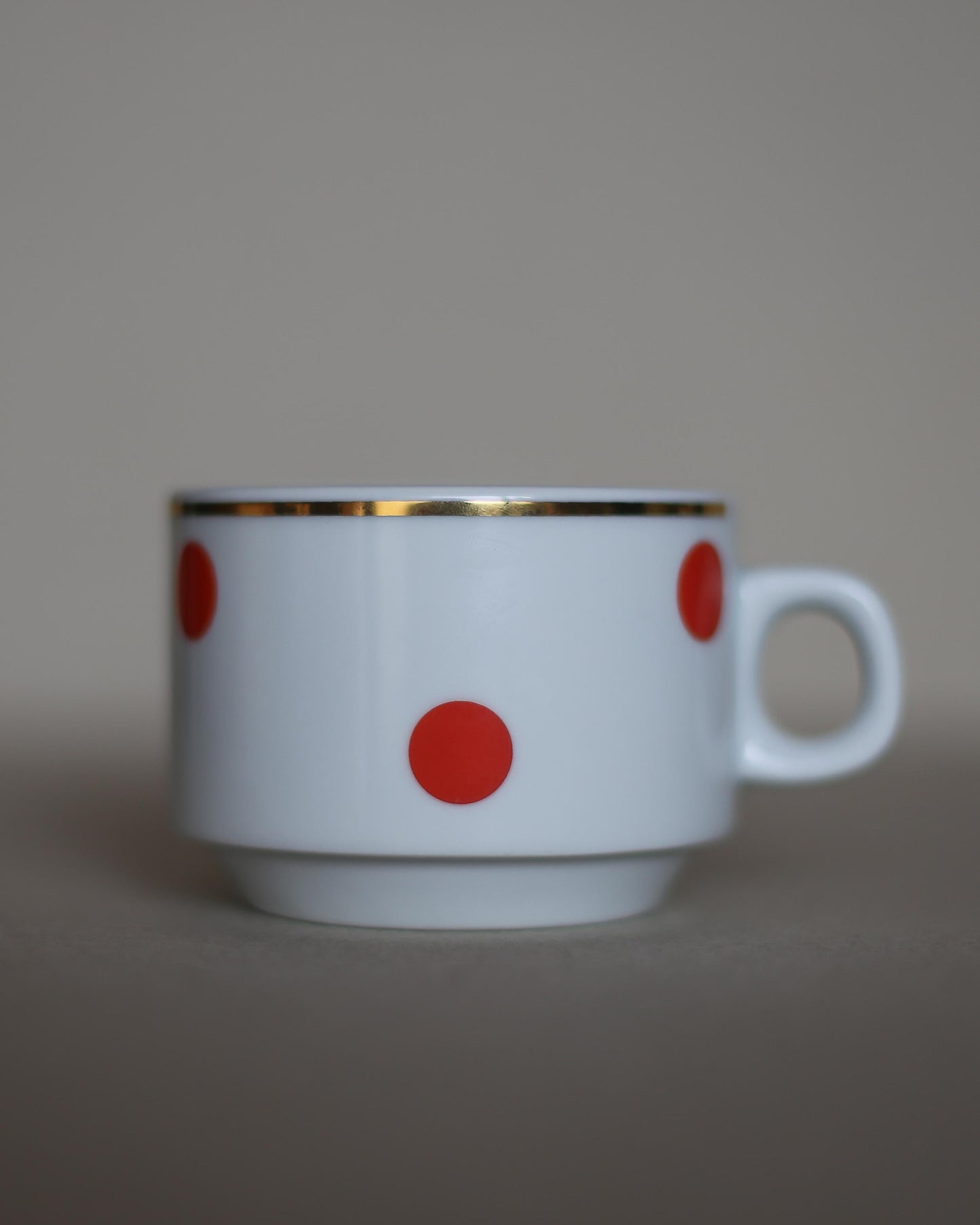 Presale – Retro Coffee Cup with Golden Rim ands Red Dots