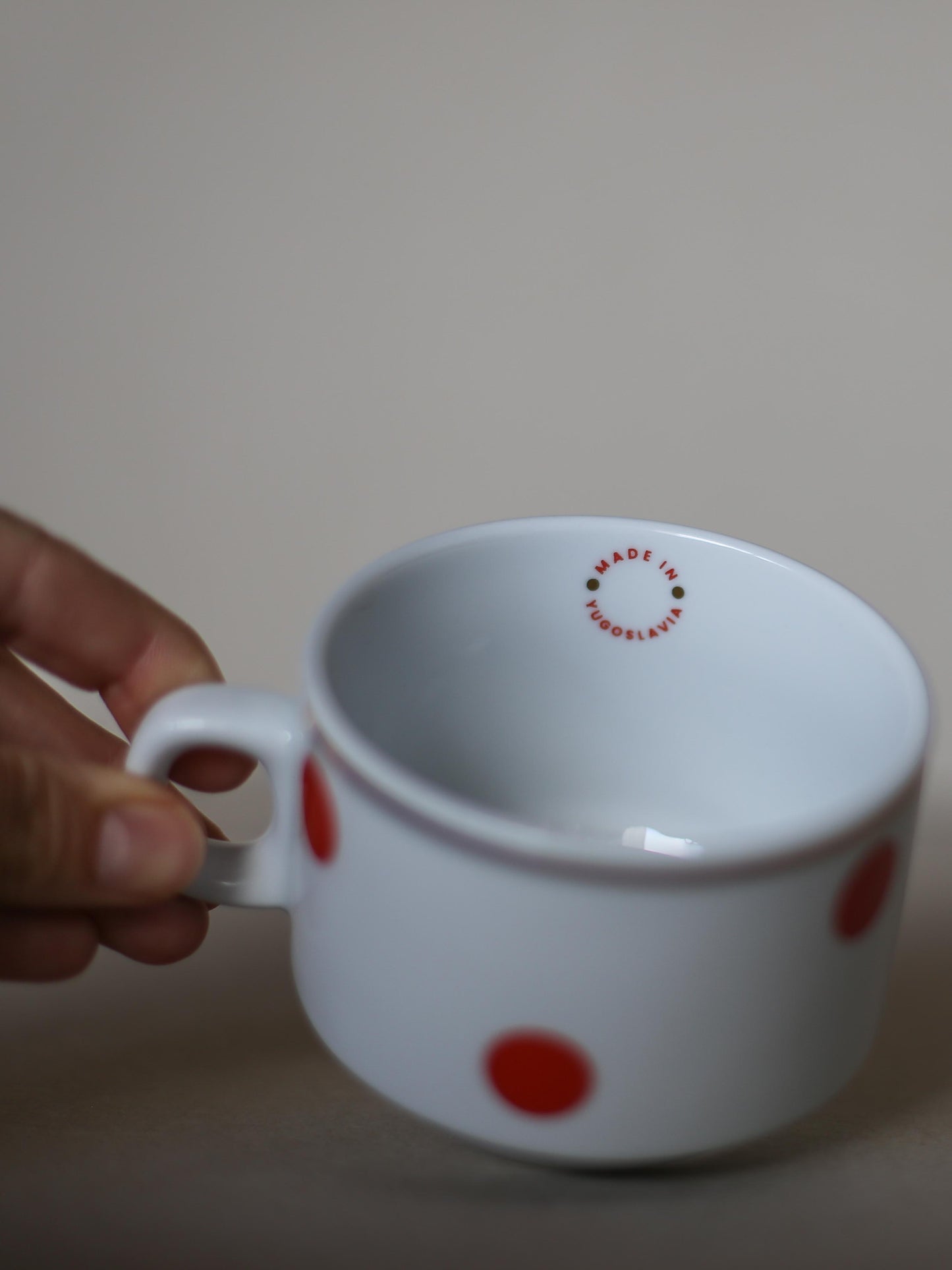 Presale – Retro Coffee Cup with Golden Rim ands Red Dots