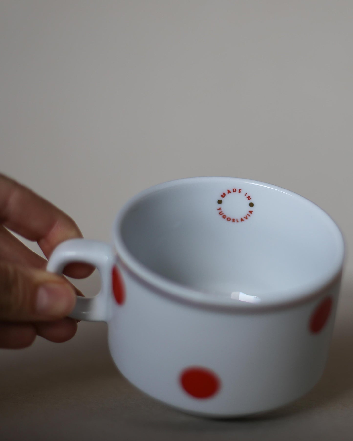 Presale – Retro Coffee Cup with Golden Rim ands Red Dots