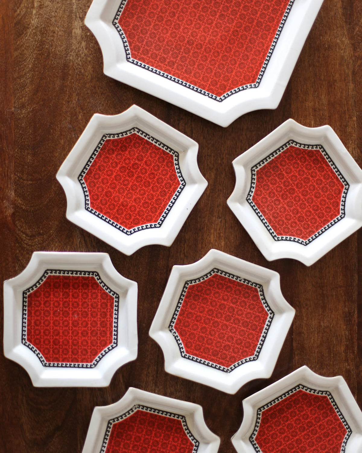 FP Zaječar large serving plate and six matching red patterned small plates