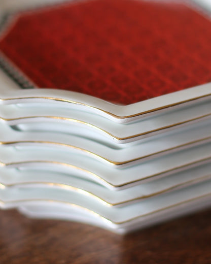 Gold-trimmed edges of stacked FP Zaječar plates