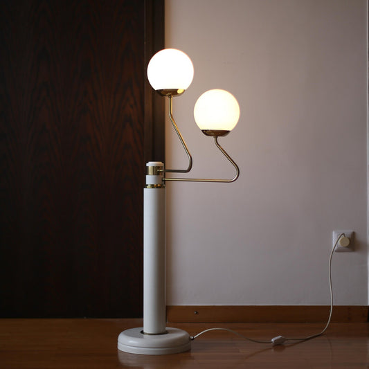 European plug of vintage floor lamp